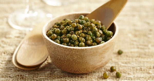 Spicy roasted peas