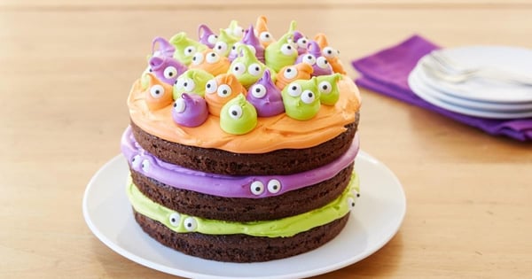 Spooky Eyeball Halloween Cake