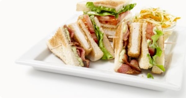 Chicken Club-Burger with Pesto