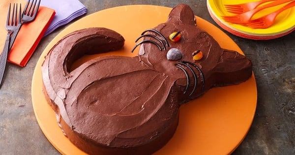 Halloween Black Cat Cake