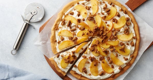 Apple-Gingersnap Crumble Cookie Pizza