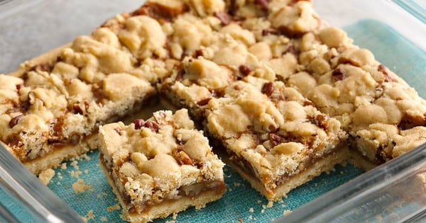 5-Ingredient Salted Caramel Crumble Bars