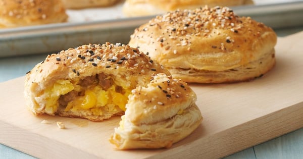 Freezer-Friendly Everything Bagel Biscuit Bombs