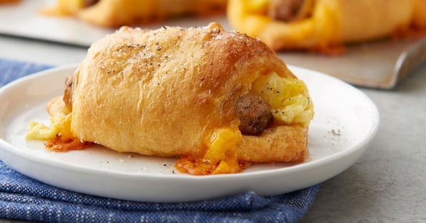 Sausage, Egg and Cheese Breakfast Roll-Ups