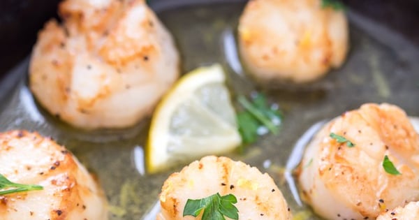 Lemon Garlic Scallops with Black Truffle Sea Salt