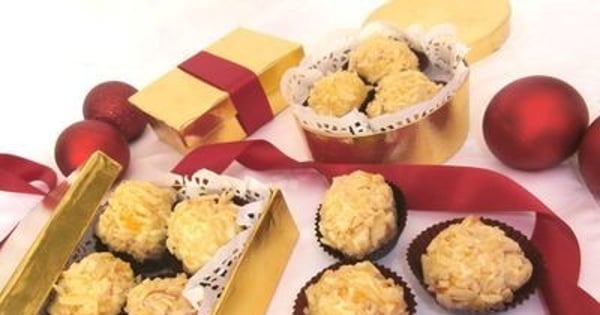 Apricot and Almond Cheesecake Balls