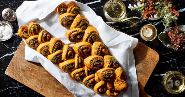 Pull-Apart Bread with Pumpkin and Spinach