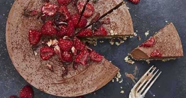 Raw vegan chocolate cheesecake