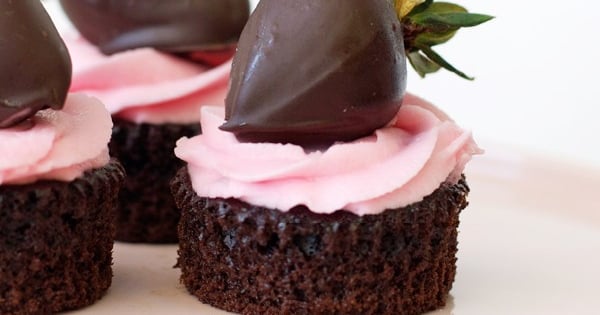 Dark Chocolate and Strawberry Cupcakes