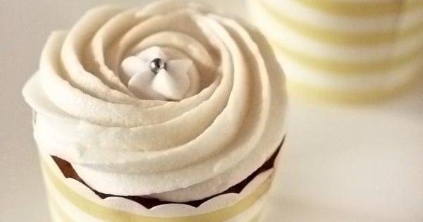 Vanilla Cupcakes with Vanilla Buttercream Icing