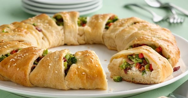 Holiday Appetizer Wreath