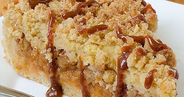 Caramel Apple Crumb Cake