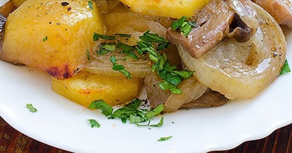 Potatoes With Onions and Mushrooms