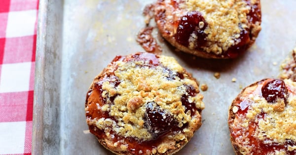 PB&J Streusel Muffins