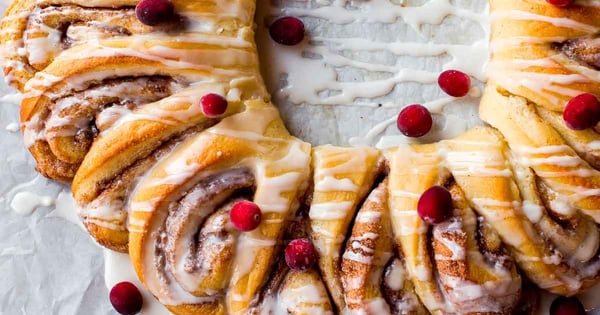 Cinnamon Roll Wreath