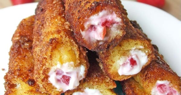 Strawberry French Toast Roll Ups