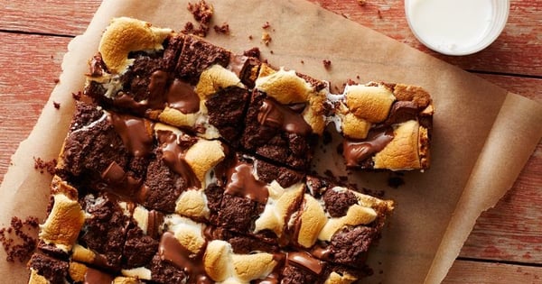 Gooey S’mores Cake Bars