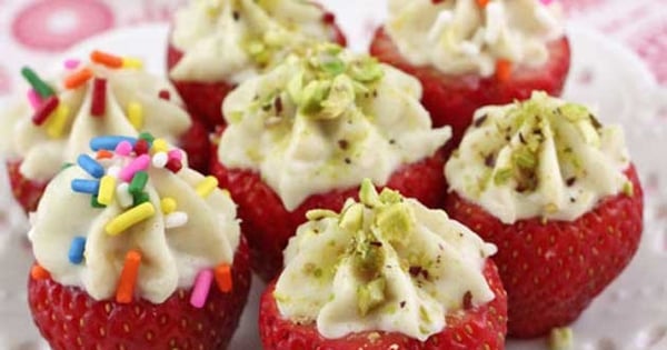 Cannoli Cream Filled Strawberries