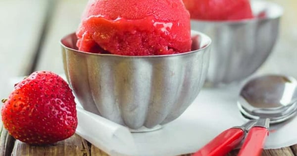 Easy 2-Ingredient Strawberry Sorbet