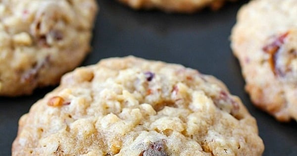 Soft & Chewy Oatmeal Date Cookies