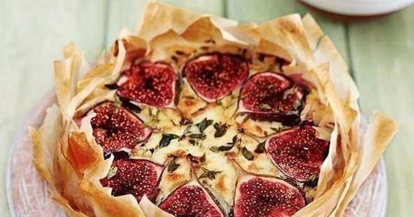 Fig, thyme and goat's cheese tart