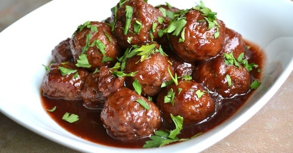 Meatballs with Grape Chili Sauce