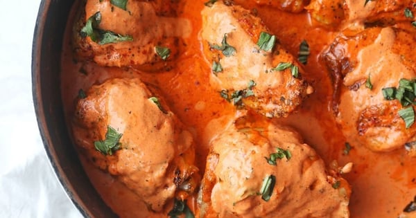 Creamy Roasted Red Pepper Sauce with Chicken Thighs