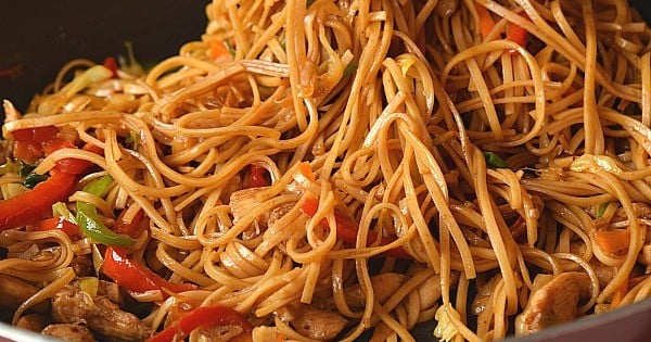 Chicken Lo Mein
