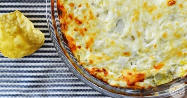 YUMMY CHEESY ARTICHOKE DIP