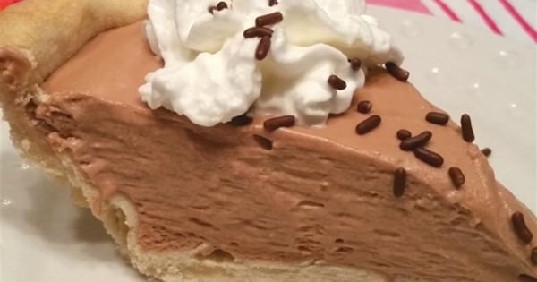 Creamy Chocolate Mousse Pie