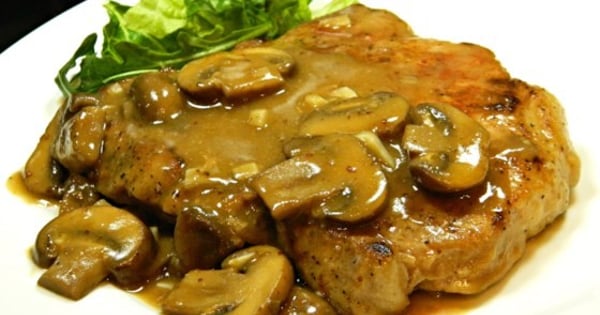 Pork Chops in Garlic Mushroom Sauce