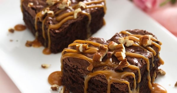 Caramel-Drizzled Brownie Hearts