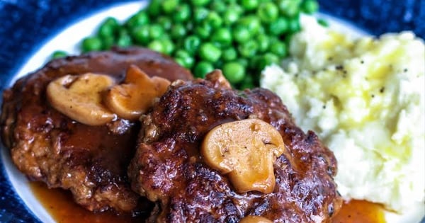 Easy and Tasty Salisbury Steak With Gravy