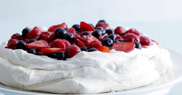 Mixed Berry Pavlova