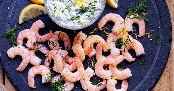King prawns with a cucumber, lemon zest and dill dip