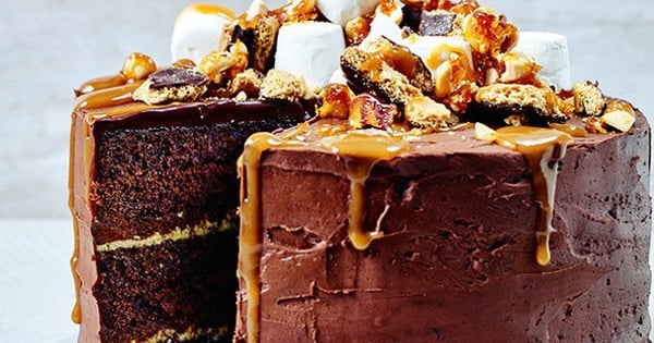 Caramel rocky road cake
