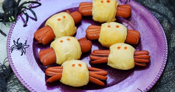 Spooky Spider Halloween Hot Dogs