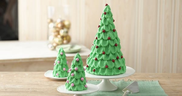 Christmas Tree Cake with Mini Trees