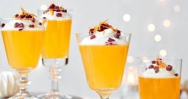 Champagne & clementine jellies with sable biscuits