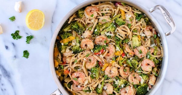 Shrimp with Garlic, White Wine and Linguini