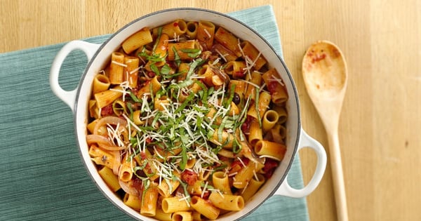 One-Pot Rigatoni with Spicy Tomato Sauce