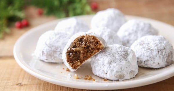 Molasses Snowball Cookies