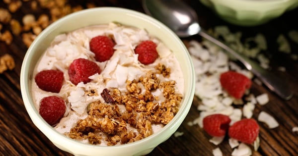 Oatmeal Cookie Smoothie Bowl