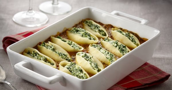 Spinach stuffed Shells in Florentine Sauce