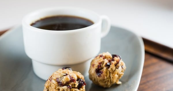 Crunchy Peanut Butter Snack Bites with Cranberries