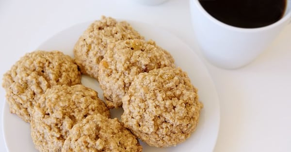 Vegan Oatmeal Raisin Cookies