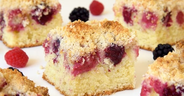 Mixed Berry Streusel Cake
