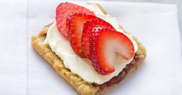 Strawberry Streusel Cheesecake