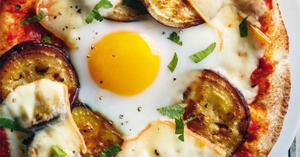 Eggplant Pita Pizza with Egg from Ricardo