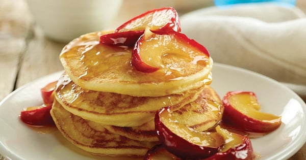 Ricotta and caramelized apple pancakes